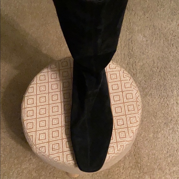Newport News Black Suede Size 10 Medium Boots Gently Used No Longer Have Box - Picture 3 of 5